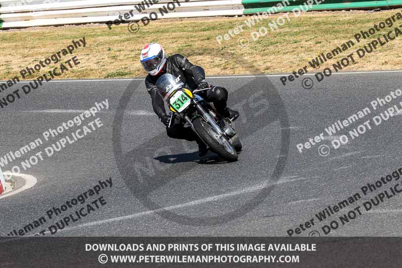 Vintage motorcycle club;eventdigitalimages;mallory park;mallory park trackday photographs;no limits trackdays;peter wileman photography;trackday digital images;trackday photos;vmcc festival 1000 bikes photographs