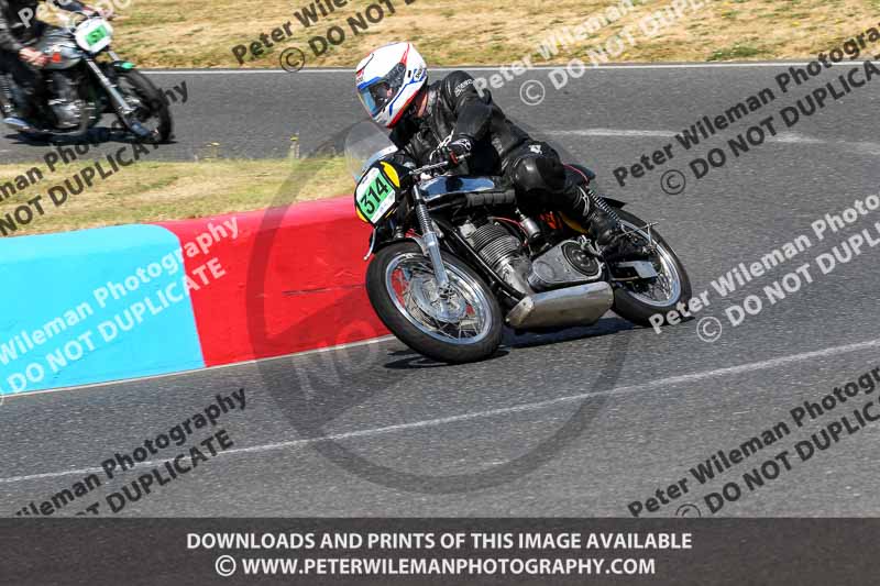 Vintage motorcycle club;eventdigitalimages;mallory park;mallory park trackday photographs;no limits trackdays;peter wileman photography;trackday digital images;trackday photos;vmcc festival 1000 bikes photographs
