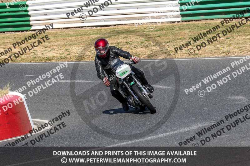 Vintage motorcycle club;eventdigitalimages;mallory park;mallory park trackday photographs;no limits trackdays;peter wileman photography;trackday digital images;trackday photos;vmcc festival 1000 bikes photographs