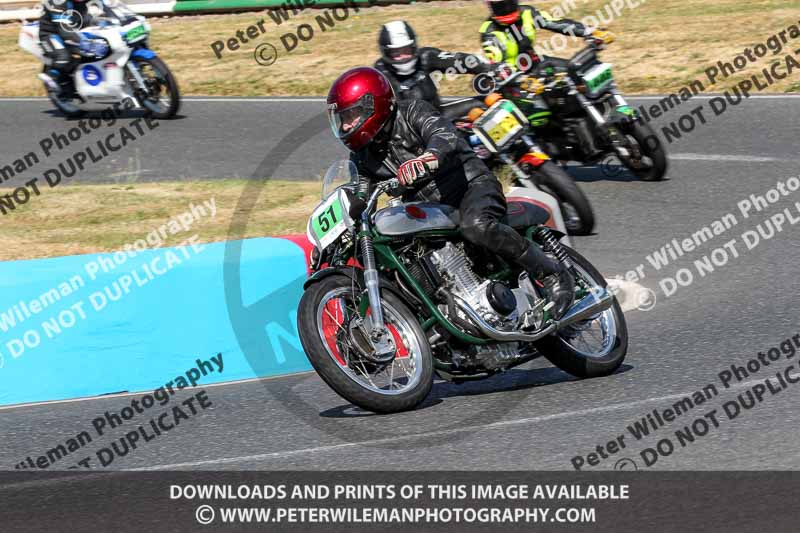 Vintage motorcycle club;eventdigitalimages;mallory park;mallory park trackday photographs;no limits trackdays;peter wileman photography;trackday digital images;trackday photos;vmcc festival 1000 bikes photographs
