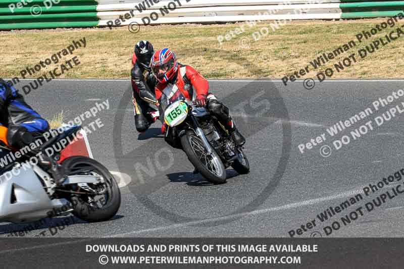 Vintage motorcycle club;eventdigitalimages;mallory park;mallory park trackday photographs;no limits trackdays;peter wileman photography;trackday digital images;trackday photos;vmcc festival 1000 bikes photographs