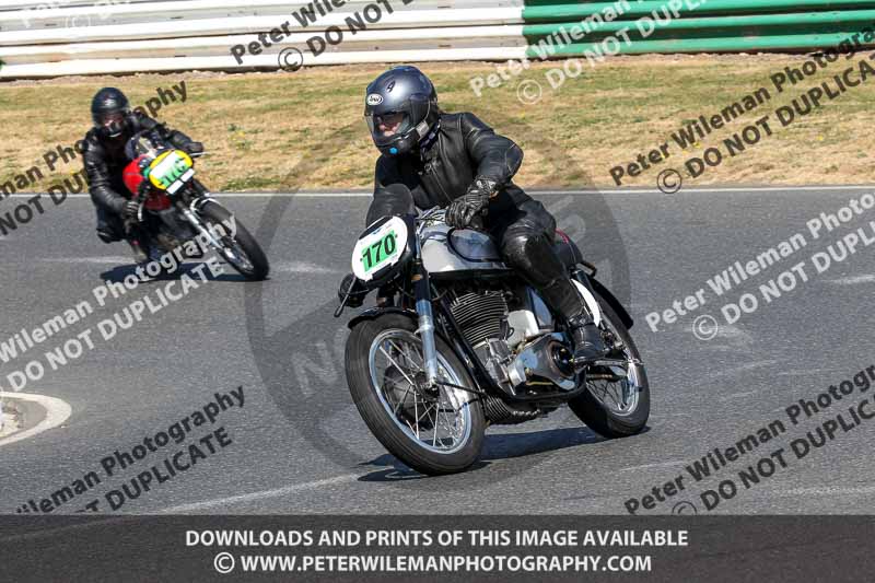 Vintage motorcycle club;eventdigitalimages;mallory park;mallory park trackday photographs;no limits trackdays;peter wileman photography;trackday digital images;trackday photos;vmcc festival 1000 bikes photographs