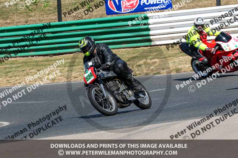 Vintage motorcycle club;eventdigitalimages;mallory park;mallory park trackday photographs;no limits trackdays;peter wileman photography;trackday digital images;trackday photos;vmcc festival 1000 bikes photographs