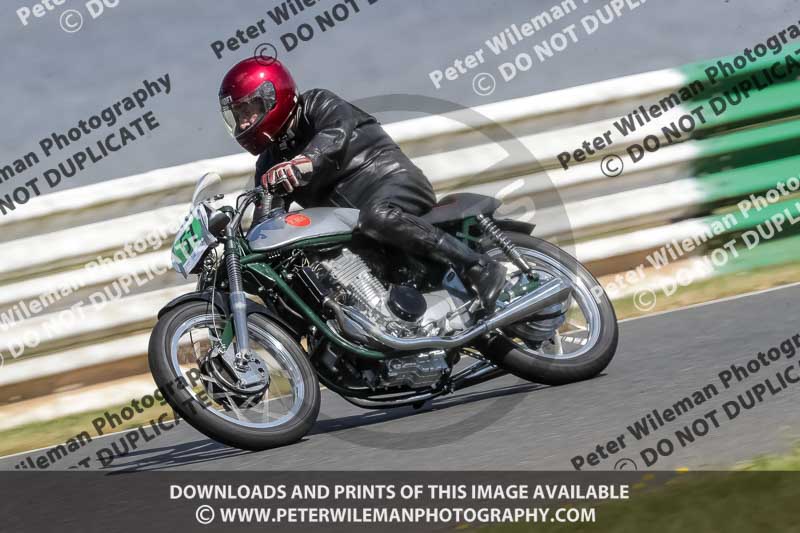 Vintage motorcycle club;eventdigitalimages;mallory park;mallory park trackday photographs;no limits trackdays;peter wileman photography;trackday digital images;trackday photos;vmcc festival 1000 bikes photographs