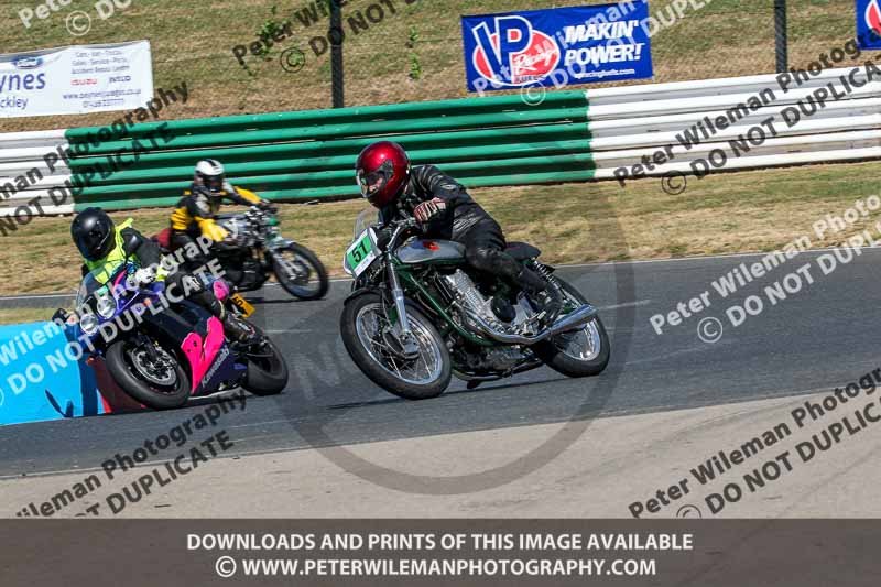 Vintage motorcycle club;eventdigitalimages;mallory park;mallory park trackday photographs;no limits trackdays;peter wileman photography;trackday digital images;trackday photos;vmcc festival 1000 bikes photographs