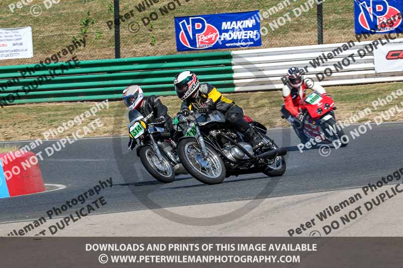 Vintage motorcycle club;eventdigitalimages;mallory park;mallory park trackday photographs;no limits trackdays;peter wileman photography;trackday digital images;trackday photos;vmcc festival 1000 bikes photographs