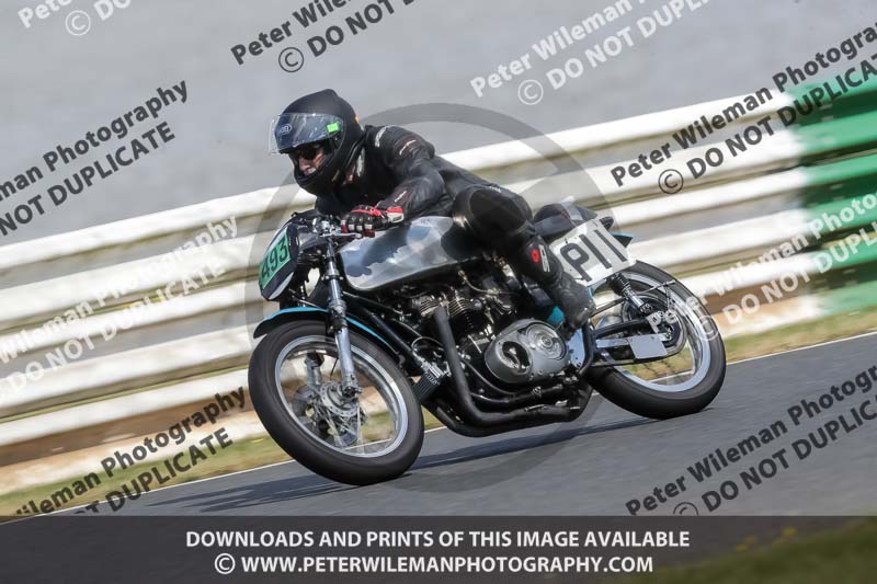 Vintage motorcycle club;eventdigitalimages;mallory park;mallory park trackday photographs;no limits trackdays;peter wileman photography;trackday digital images;trackday photos;vmcc festival 1000 bikes photographs