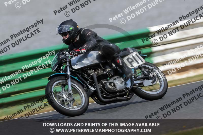 Vintage motorcycle club;eventdigitalimages;mallory park;mallory park trackday photographs;no limits trackdays;peter wileman photography;trackday digital images;trackday photos;vmcc festival 1000 bikes photographs