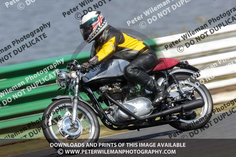 Vintage motorcycle club;eventdigitalimages;mallory park;mallory park trackday photographs;no limits trackdays;peter wileman photography;trackday digital images;trackday photos;vmcc festival 1000 bikes photographs