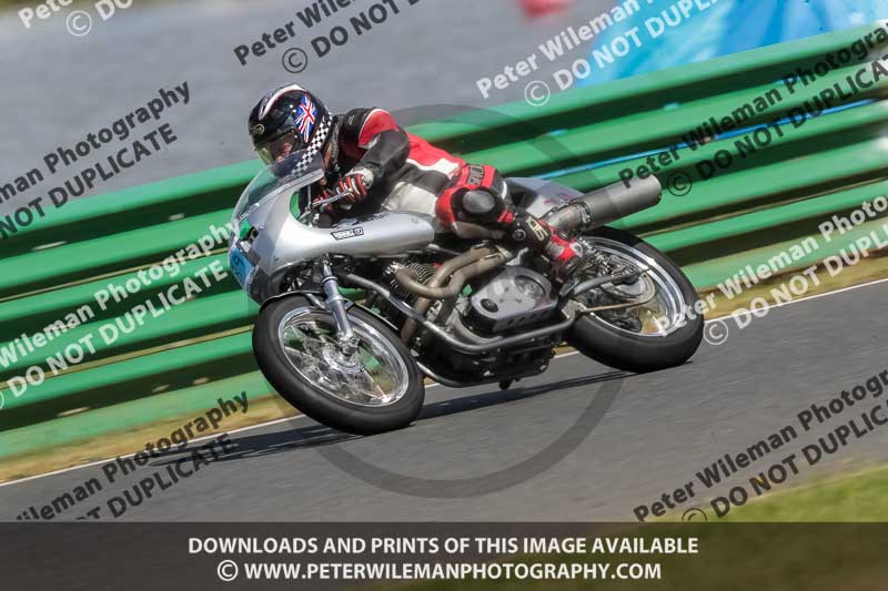 Vintage motorcycle club;eventdigitalimages;mallory park;mallory park trackday photographs;no limits trackdays;peter wileman photography;trackday digital images;trackday photos;vmcc festival 1000 bikes photographs