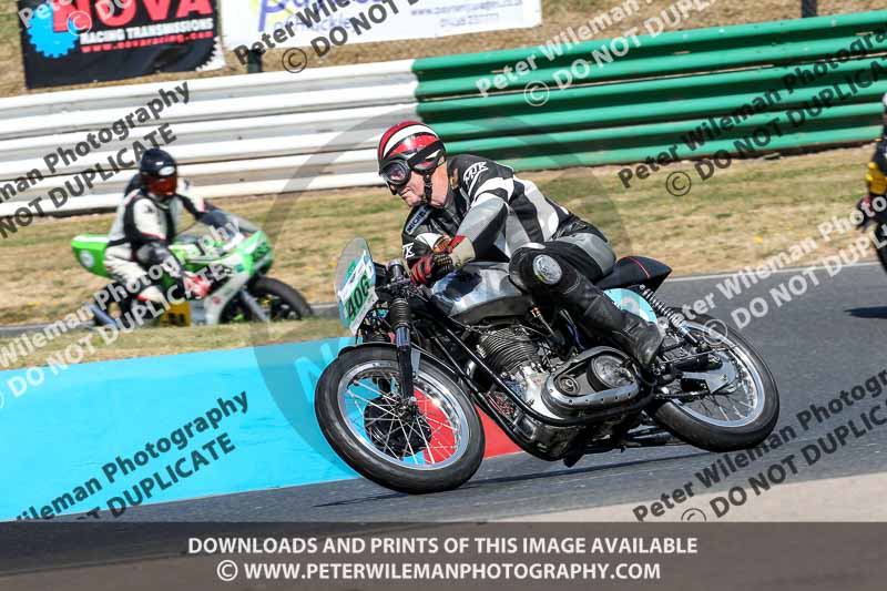 Vintage motorcycle club;eventdigitalimages;mallory park;mallory park trackday photographs;no limits trackdays;peter wileman photography;trackday digital images;trackday photos;vmcc festival 1000 bikes photographs