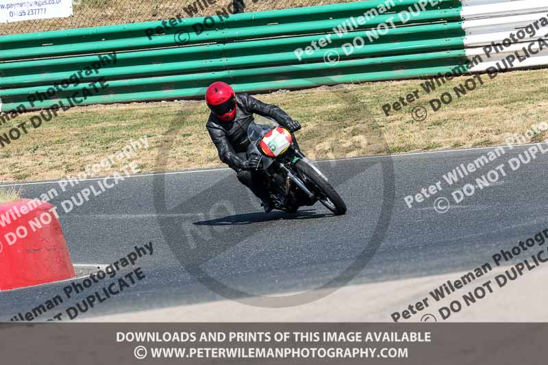 Vintage motorcycle club;eventdigitalimages;mallory park;mallory park trackday photographs;no limits trackdays;peter wileman photography;trackday digital images;trackday photos;vmcc festival 1000 bikes photographs