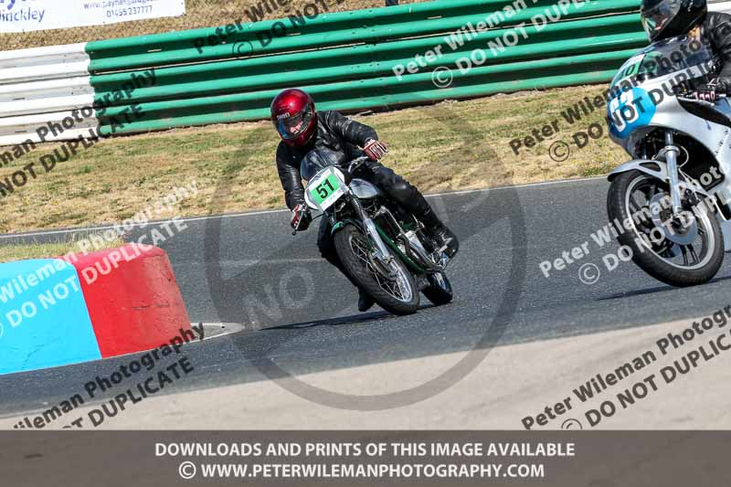 Vintage motorcycle club;eventdigitalimages;mallory park;mallory park trackday photographs;no limits trackdays;peter wileman photography;trackday digital images;trackday photos;vmcc festival 1000 bikes photographs
