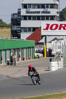 Vintage-motorcycle-club;eventdigitalimages;mallory-park;mallory-park-trackday-photographs;no-limits-trackdays;peter-wileman-photography;trackday-digital-images;trackday-photos;vmcc-festival-1000-bikes-photographs