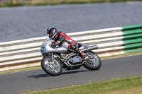 Vintage-motorcycle-club;eventdigitalimages;mallory-park;mallory-park-trackday-photographs;no-limits-trackdays;peter-wileman-photography;trackday-digital-images;trackday-photos;vmcc-festival-1000-bikes-photographs