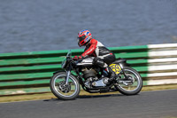 Vintage-motorcycle-club;eventdigitalimages;mallory-park;mallory-park-trackday-photographs;no-limits-trackdays;peter-wileman-photography;trackday-digital-images;trackday-photos;vmcc-festival-1000-bikes-photographs