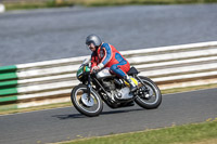 Vintage-motorcycle-club;eventdigitalimages;mallory-park;mallory-park-trackday-photographs;no-limits-trackdays;peter-wileman-photography;trackday-digital-images;trackday-photos;vmcc-festival-1000-bikes-photographs
