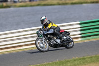 Vintage-motorcycle-club;eventdigitalimages;mallory-park;mallory-park-trackday-photographs;no-limits-trackdays;peter-wileman-photography;trackday-digital-images;trackday-photos;vmcc-festival-1000-bikes-photographs