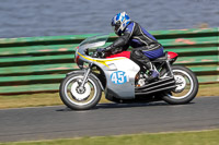 Vintage-motorcycle-club;eventdigitalimages;mallory-park;mallory-park-trackday-photographs;no-limits-trackdays;peter-wileman-photography;trackday-digital-images;trackday-photos;vmcc-festival-1000-bikes-photographs