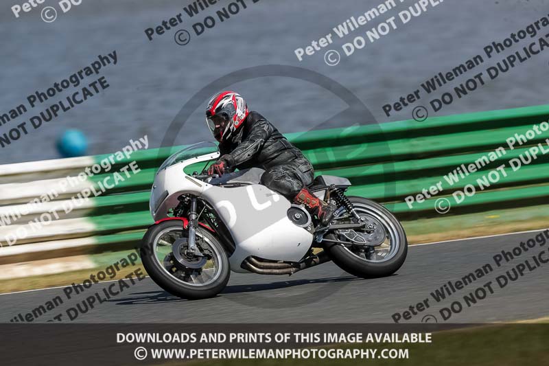 Vintage motorcycle club;eventdigitalimages;mallory park;mallory park trackday photographs;no limits trackdays;peter wileman photography;trackday digital images;trackday photos;vmcc festival 1000 bikes photographs