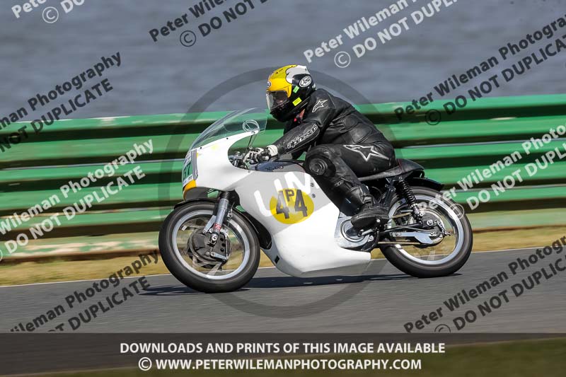 Vintage motorcycle club;eventdigitalimages;mallory park;mallory park trackday photographs;no limits trackdays;peter wileman photography;trackday digital images;trackday photos;vmcc festival 1000 bikes photographs