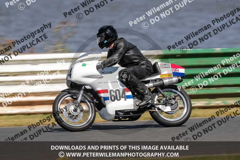 Vintage motorcycle club;eventdigitalimages;mallory park;mallory park trackday photographs;no limits trackdays;peter wileman photography;trackday digital images;trackday photos;vmcc festival 1000 bikes photographs