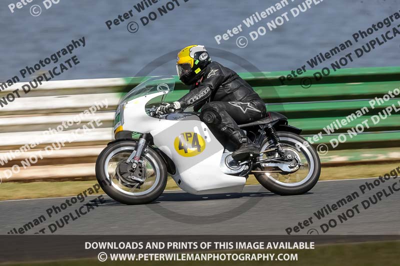 Vintage motorcycle club;eventdigitalimages;mallory park;mallory park trackday photographs;no limits trackdays;peter wileman photography;trackday digital images;trackday photos;vmcc festival 1000 bikes photographs