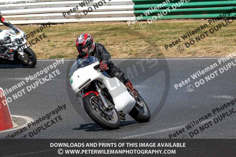 Vintage motorcycle club;eventdigitalimages;mallory park;mallory park trackday photographs;no limits trackdays;peter wileman photography;trackday digital images;trackday photos;vmcc festival 1000 bikes photographs