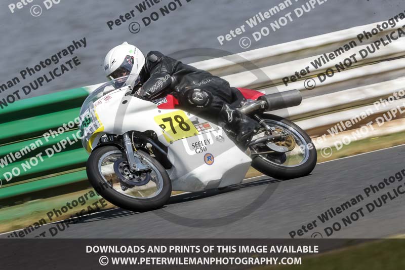 Vintage motorcycle club;eventdigitalimages;mallory park;mallory park trackday photographs;no limits trackdays;peter wileman photography;trackday digital images;trackday photos;vmcc festival 1000 bikes photographs