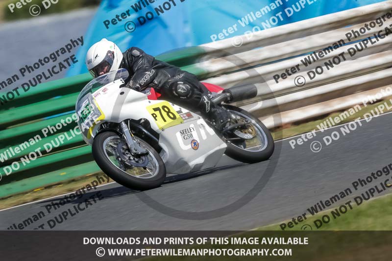 Vintage motorcycle club;eventdigitalimages;mallory park;mallory park trackday photographs;no limits trackdays;peter wileman photography;trackday digital images;trackday photos;vmcc festival 1000 bikes photographs