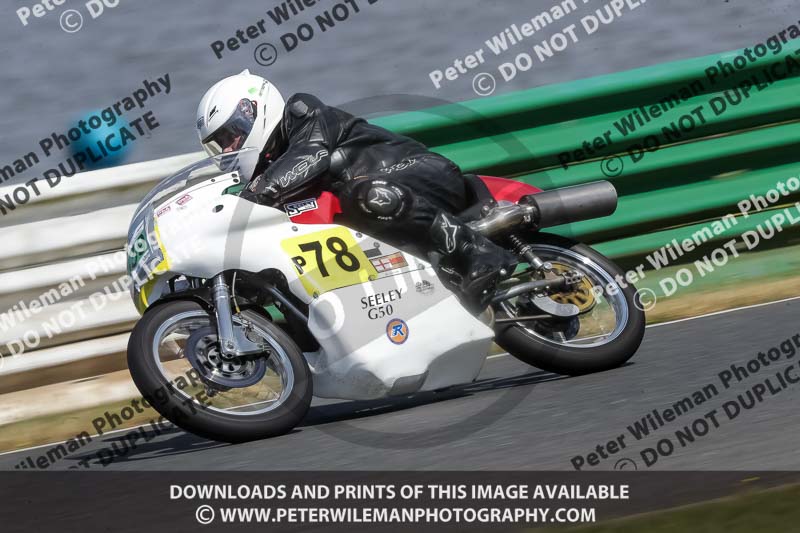 Vintage motorcycle club;eventdigitalimages;mallory park;mallory park trackday photographs;no limits trackdays;peter wileman photography;trackday digital images;trackday photos;vmcc festival 1000 bikes photographs