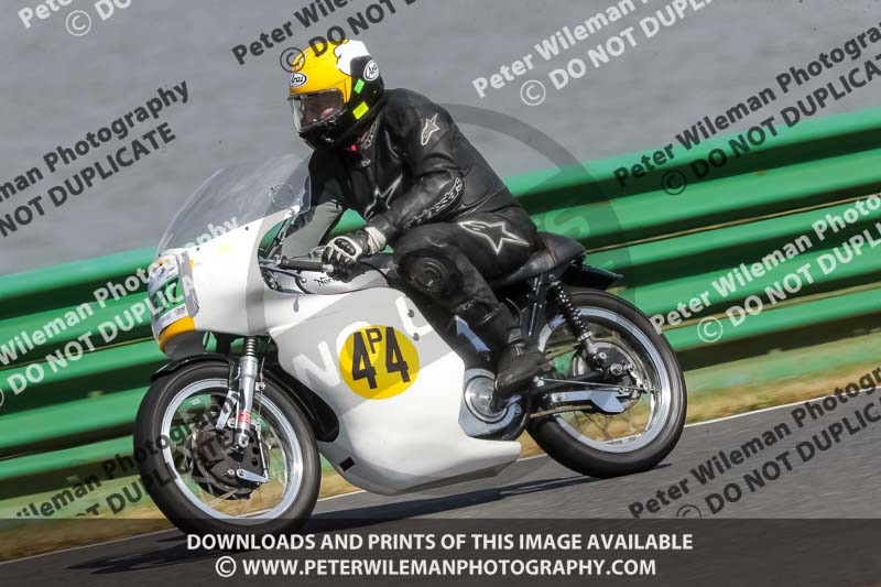Vintage motorcycle club;eventdigitalimages;mallory park;mallory park trackday photographs;no limits trackdays;peter wileman photography;trackday digital images;trackday photos;vmcc festival 1000 bikes photographs