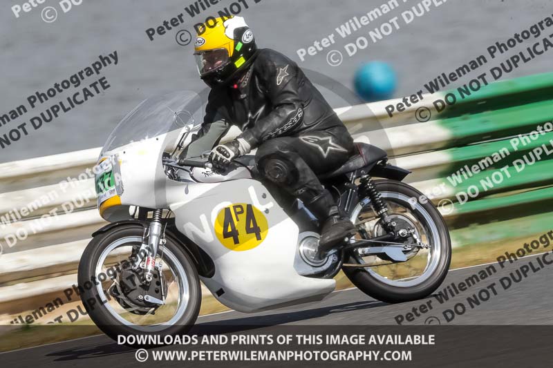 Vintage motorcycle club;eventdigitalimages;mallory park;mallory park trackday photographs;no limits trackdays;peter wileman photography;trackday digital images;trackday photos;vmcc festival 1000 bikes photographs