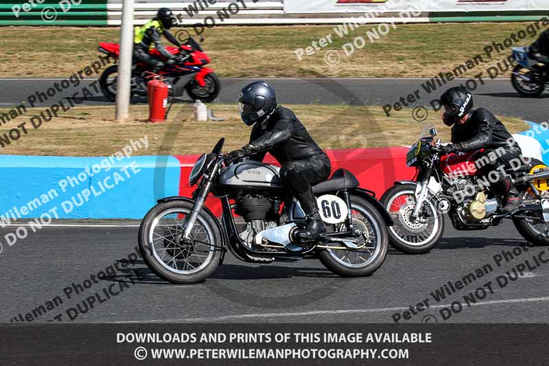 Vintage motorcycle club;eventdigitalimages;mallory park;mallory park trackday photographs;no limits trackdays;peter wileman photography;trackday digital images;trackday photos;vmcc festival 1000 bikes photographs