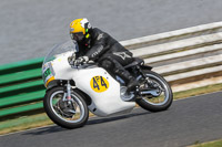 Vintage-motorcycle-club;eventdigitalimages;mallory-park;mallory-park-trackday-photographs;no-limits-trackdays;peter-wileman-photography;trackday-digital-images;trackday-photos;vmcc-festival-1000-bikes-photographs