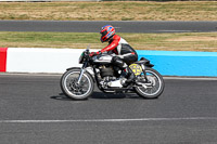 Vintage-motorcycle-club;eventdigitalimages;mallory-park;mallory-park-trackday-photographs;no-limits-trackdays;peter-wileman-photography;trackday-digital-images;trackday-photos;vmcc-festival-1000-bikes-photographs