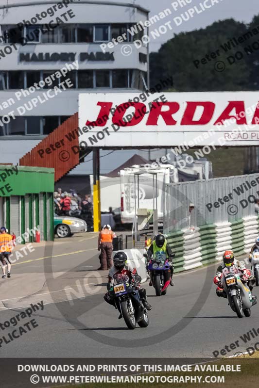 Vintage motorcycle club;eventdigitalimages;mallory park;mallory park trackday photographs;no limits trackdays;peter wileman photography;trackday digital images;trackday photos;vmcc festival 1000 bikes photographs