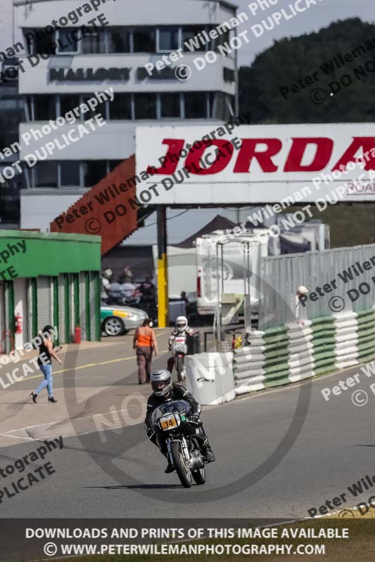 Vintage motorcycle club;eventdigitalimages;mallory park;mallory park trackday photographs;no limits trackdays;peter wileman photography;trackday digital images;trackday photos;vmcc festival 1000 bikes photographs