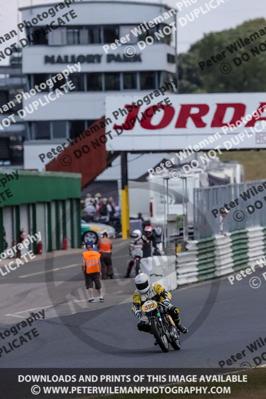 Vintage motorcycle club;eventdigitalimages;mallory park;mallory park trackday photographs;no limits trackdays;peter wileman photography;trackday digital images;trackday photos;vmcc festival 1000 bikes photographs