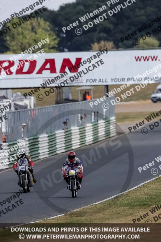 Vintage motorcycle club;eventdigitalimages;mallory park;mallory park trackday photographs;no limits trackdays;peter wileman photography;trackday digital images;trackday photos;vmcc festival 1000 bikes photographs