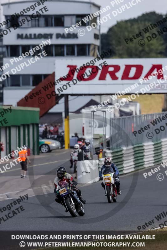 Vintage motorcycle club;eventdigitalimages;mallory park;mallory park trackday photographs;no limits trackdays;peter wileman photography;trackday digital images;trackday photos;vmcc festival 1000 bikes photographs