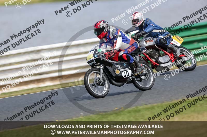 Vintage motorcycle club;eventdigitalimages;mallory park;mallory park trackday photographs;no limits trackdays;peter wileman photography;trackday digital images;trackday photos;vmcc festival 1000 bikes photographs