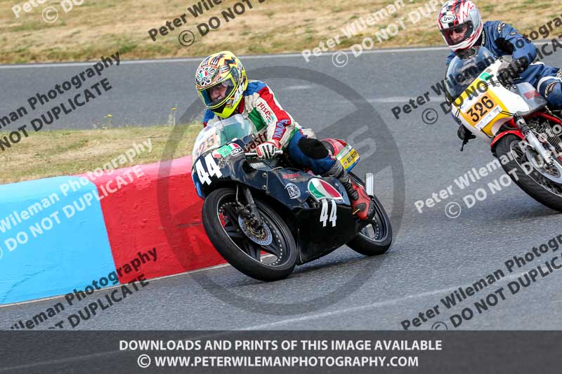 Vintage motorcycle club;eventdigitalimages;mallory park;mallory park trackday photographs;no limits trackdays;peter wileman photography;trackday digital images;trackday photos;vmcc festival 1000 bikes photographs