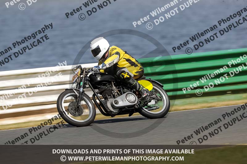 Vintage motorcycle club;eventdigitalimages;mallory park;mallory park trackday photographs;no limits trackdays;peter wileman photography;trackday digital images;trackday photos;vmcc festival 1000 bikes photographs