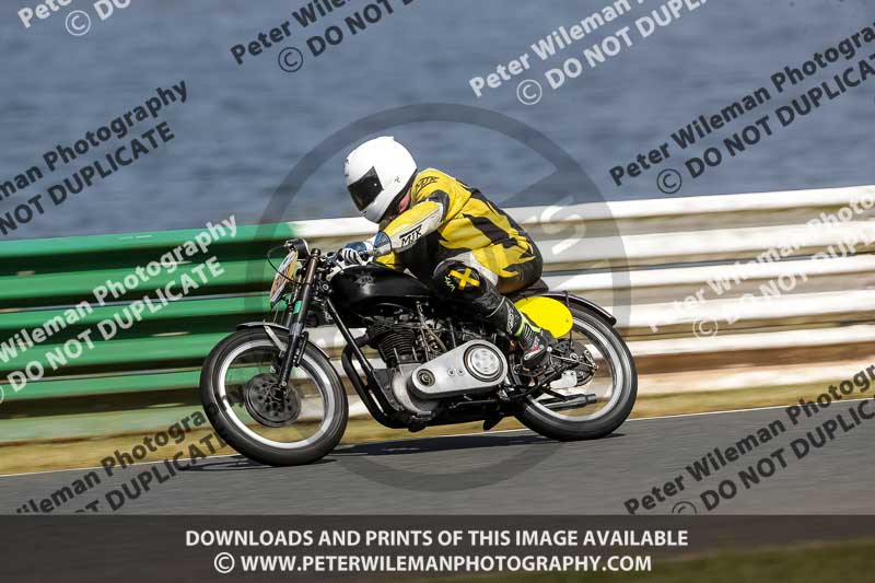 Vintage motorcycle club;eventdigitalimages;mallory park;mallory park trackday photographs;no limits trackdays;peter wileman photography;trackday digital images;trackday photos;vmcc festival 1000 bikes photographs