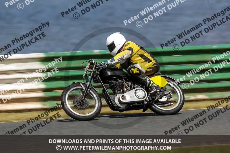 Vintage motorcycle club;eventdigitalimages;mallory park;mallory park trackday photographs;no limits trackdays;peter wileman photography;trackday digital images;trackday photos;vmcc festival 1000 bikes photographs