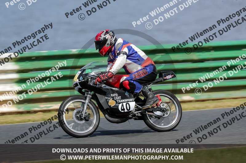 Vintage motorcycle club;eventdigitalimages;mallory park;mallory park trackday photographs;no limits trackdays;peter wileman photography;trackday digital images;trackday photos;vmcc festival 1000 bikes photographs