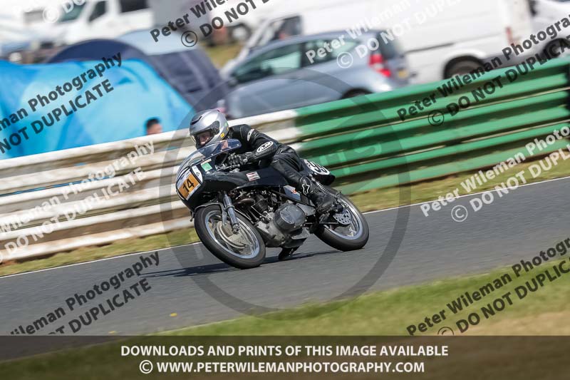 Vintage motorcycle club;eventdigitalimages;mallory park;mallory park trackday photographs;no limits trackdays;peter wileman photography;trackday digital images;trackday photos;vmcc festival 1000 bikes photographs