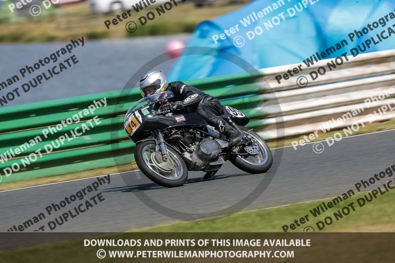 Vintage motorcycle club;eventdigitalimages;mallory park;mallory park trackday photographs;no limits trackdays;peter wileman photography;trackday digital images;trackday photos;vmcc festival 1000 bikes photographs