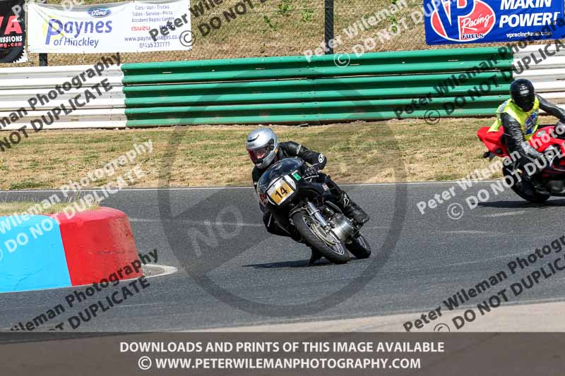 Vintage motorcycle club;eventdigitalimages;mallory park;mallory park trackday photographs;no limits trackdays;peter wileman photography;trackday digital images;trackday photos;vmcc festival 1000 bikes photographs